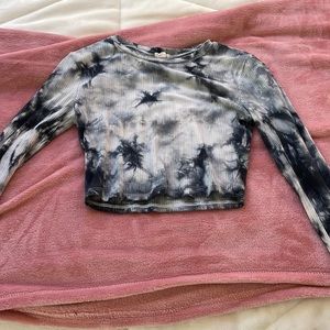 Garage long sleeve crop top